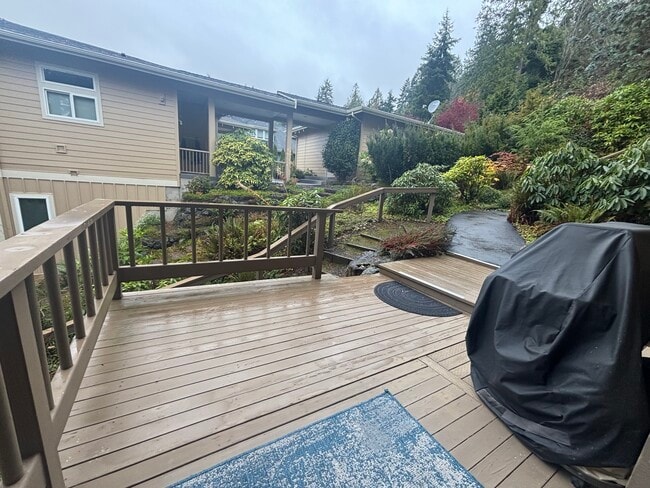 Building Photo - 221 N Bay Ln