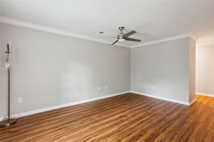 Building Photo - 23214 Plantation Dr NE