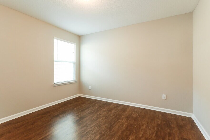 Building Photo - 2643 Salt Lake Dr