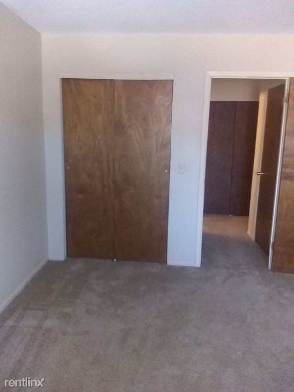 Building Photo - 572 Brook St