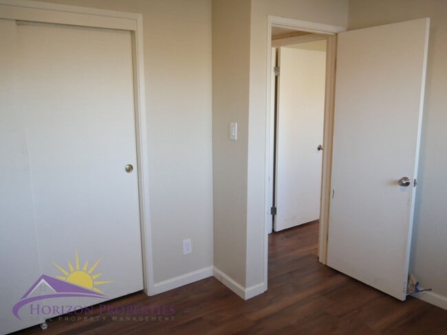 Building Photo - 2 Bed 1 Bath 827 Sq. Ft. Citrus Heights Duplex in Sunrise Estates