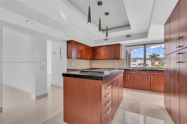 Building Photo - 2089 NE 121st Rd