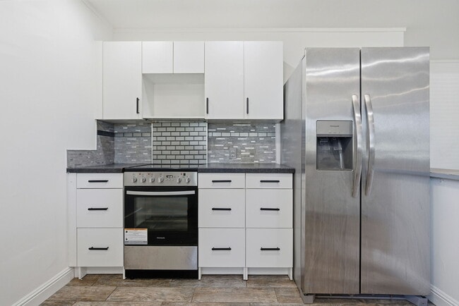 Building Photo - 1047 Riverton Dr