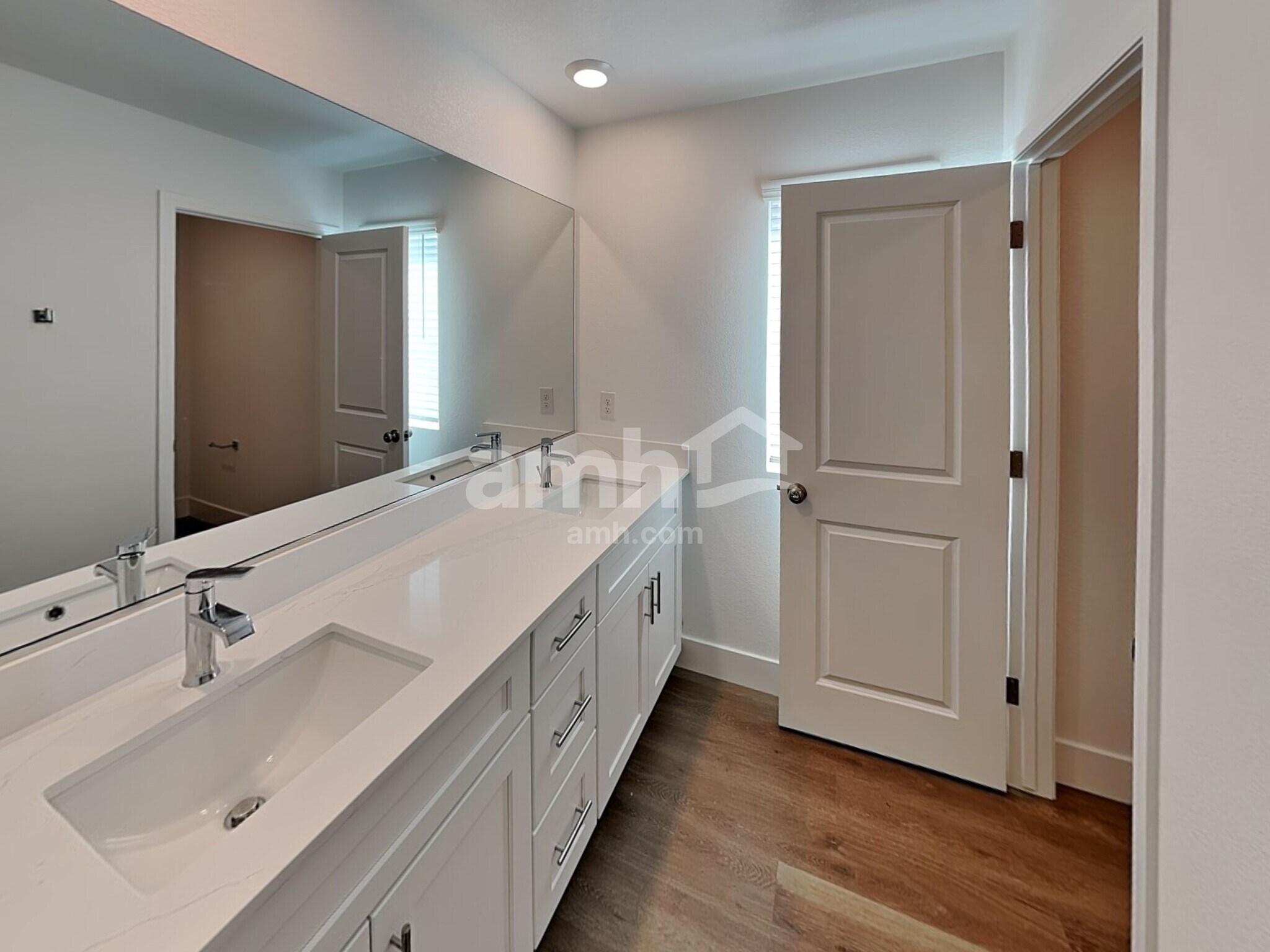 Building Photo - 9555 Harkes Dr