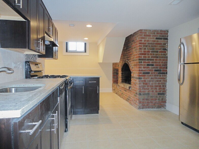 Primary Photo - 871 W Lill Ave