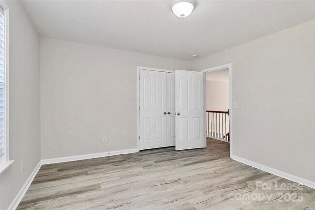 Building Photo - 2108 Oakcliffe Ct