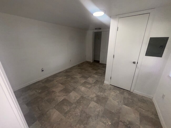 Building Photo - 1157 S Christiana Ave