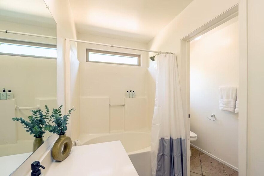 Building Photo - 1546 N Desert Willow St