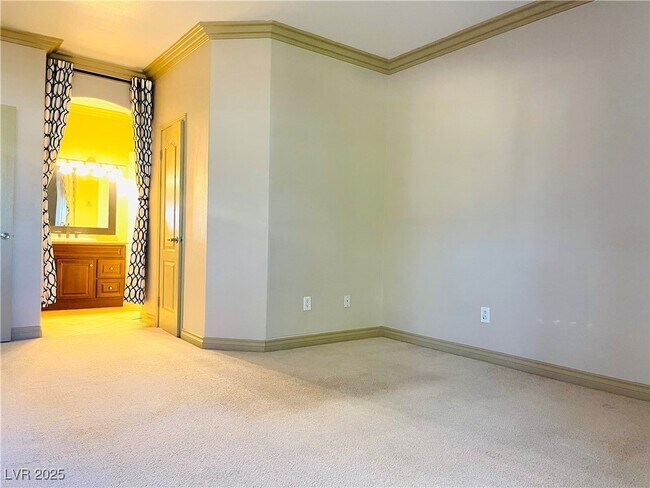 Building Photo - 5525 W Flamingo Rd