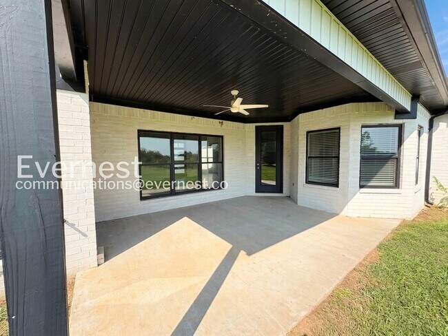 Building Photo - 4-Bed/3.5Bath Home/Available Now!