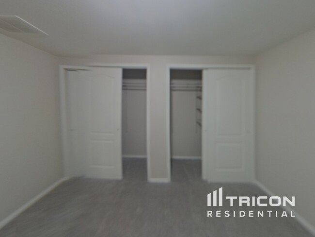 Building Photo - 5950 Fescue Dr