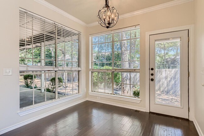Building Photo - 4BD/3BA HOME IN SHADY HOLLOW ON CUL-DE-SAC!