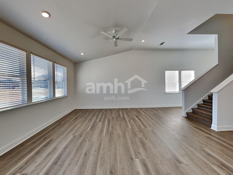 Building Photo - 104 Punderson Dr