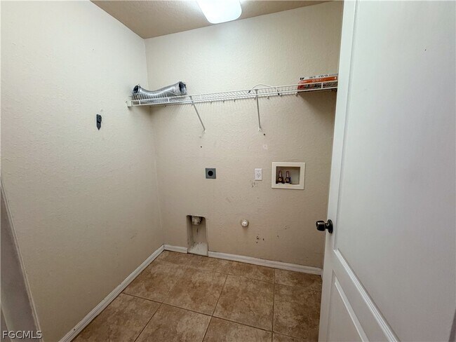 Building Photo - 2110 SW 38th Terrace