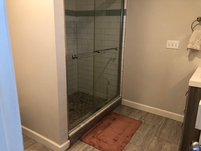 Building Photo - 90 Iroquois Rd