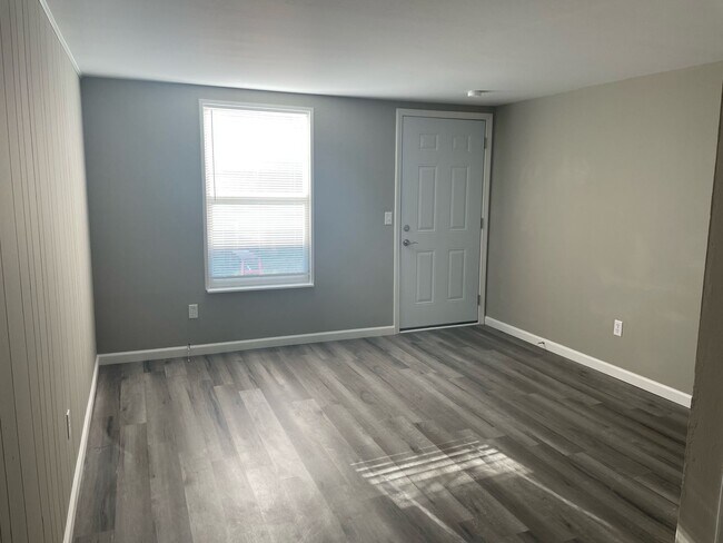 Building Photo - 741 Boone St