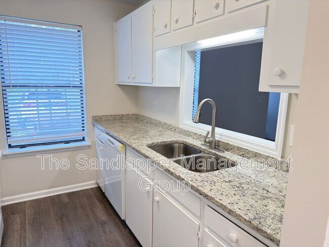 Building Photo - 186 Dorchester Manor Blvd