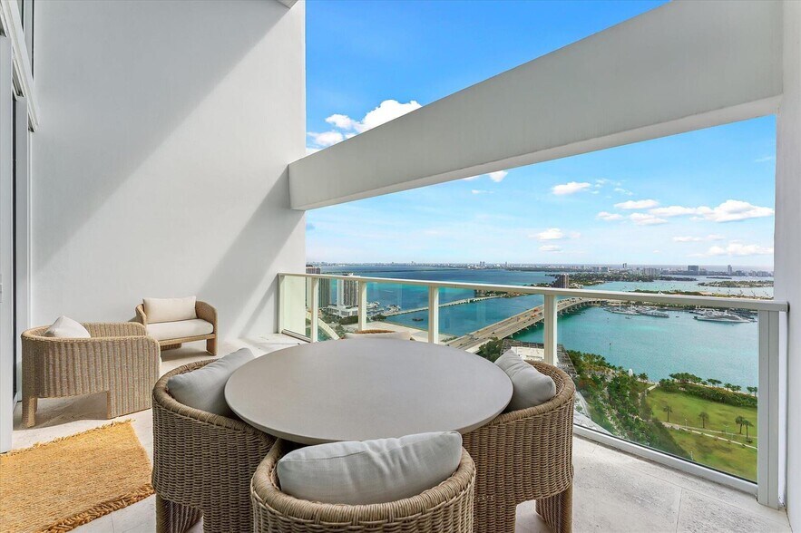 Building Photo - 1040 Biscayne Blvd