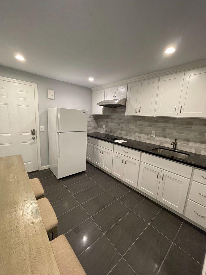 Building Photo - 2125 20th Ave