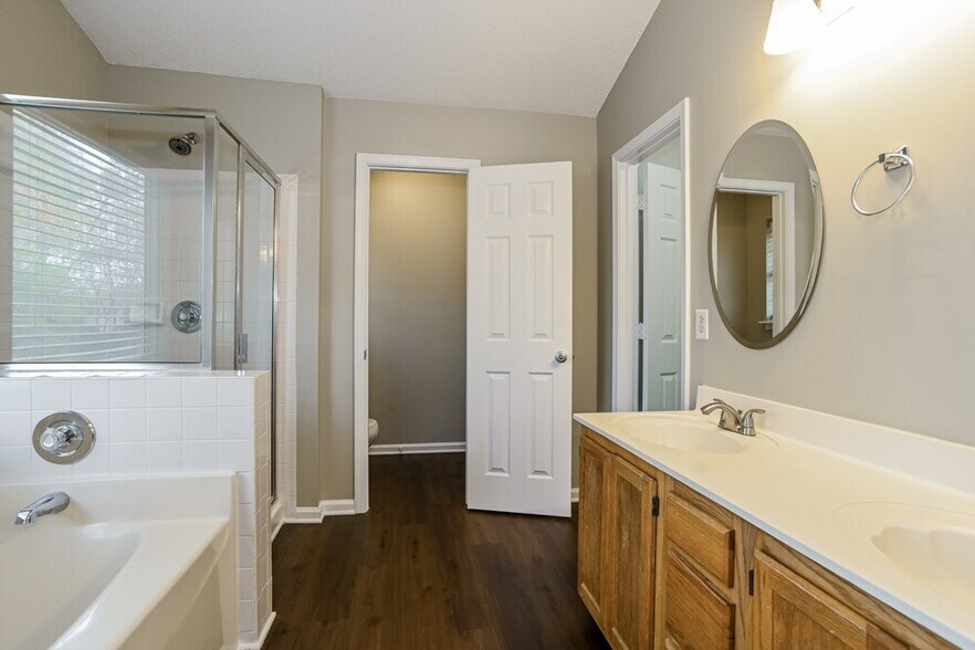 Building Photo - 14133 Southbridge Forest Dr