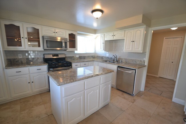 Building Photo - 1638 E 220th St