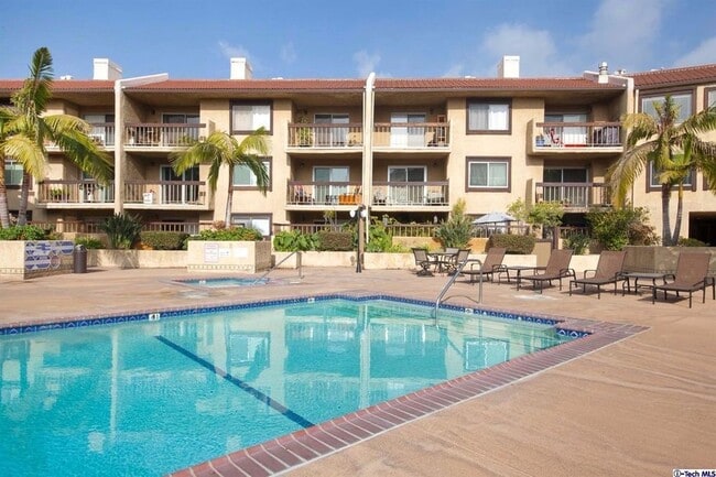 Building Photo - COMING SOON!! Gorgeous condo with Amazing Views!