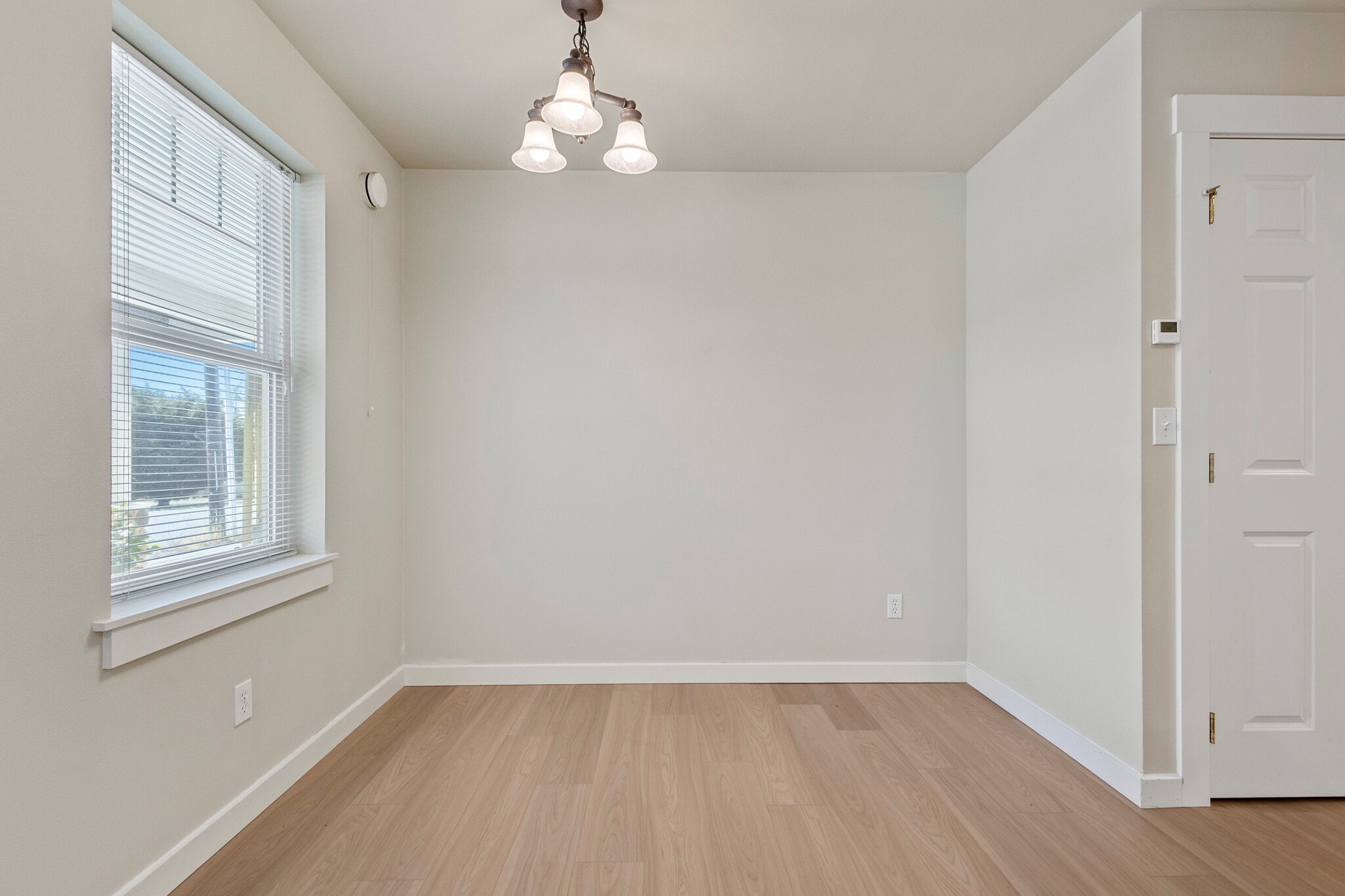 Dining Area - 306 S Main St