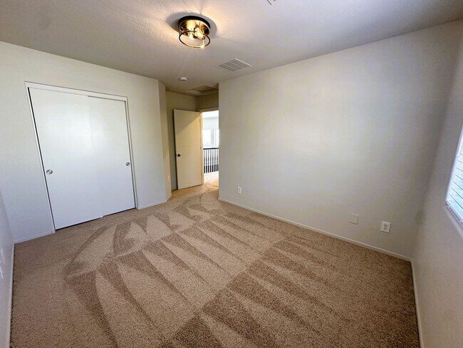 Building Photo - ANTHEM HIGHLANDS!! READY FOR IMMEDIATE MOV...