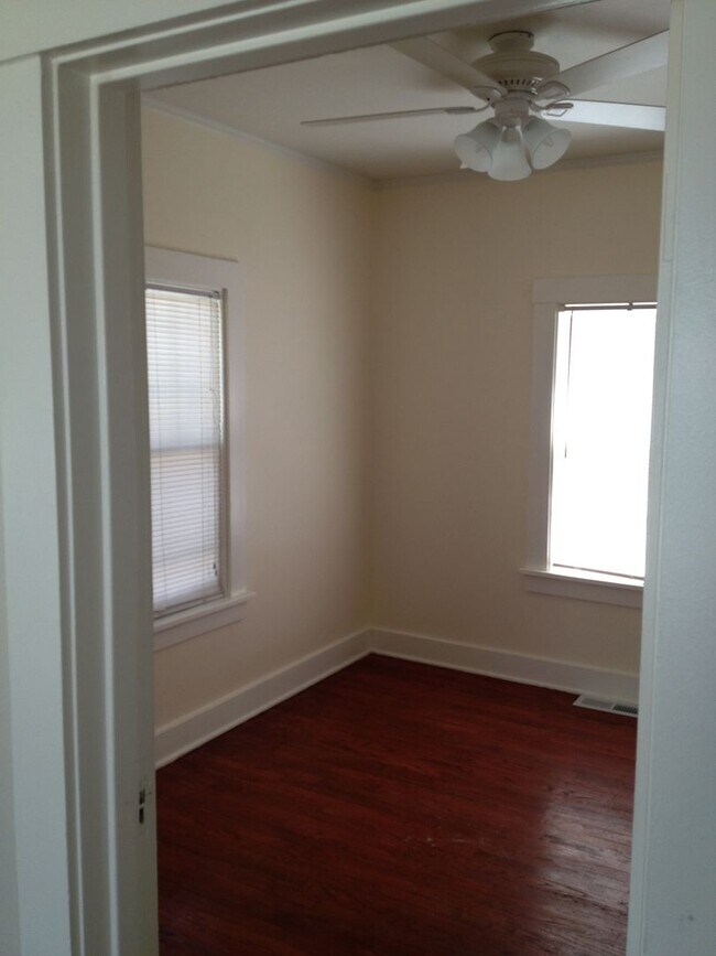 Building Photo - 3 Bedroom Morton Meadows Home for Rent - Close to Everything!