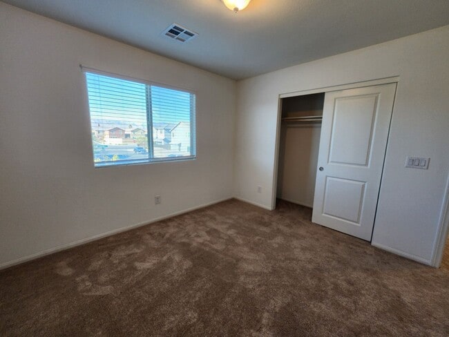 Building Photo - Spring Valley close to Restaurants and Shopping