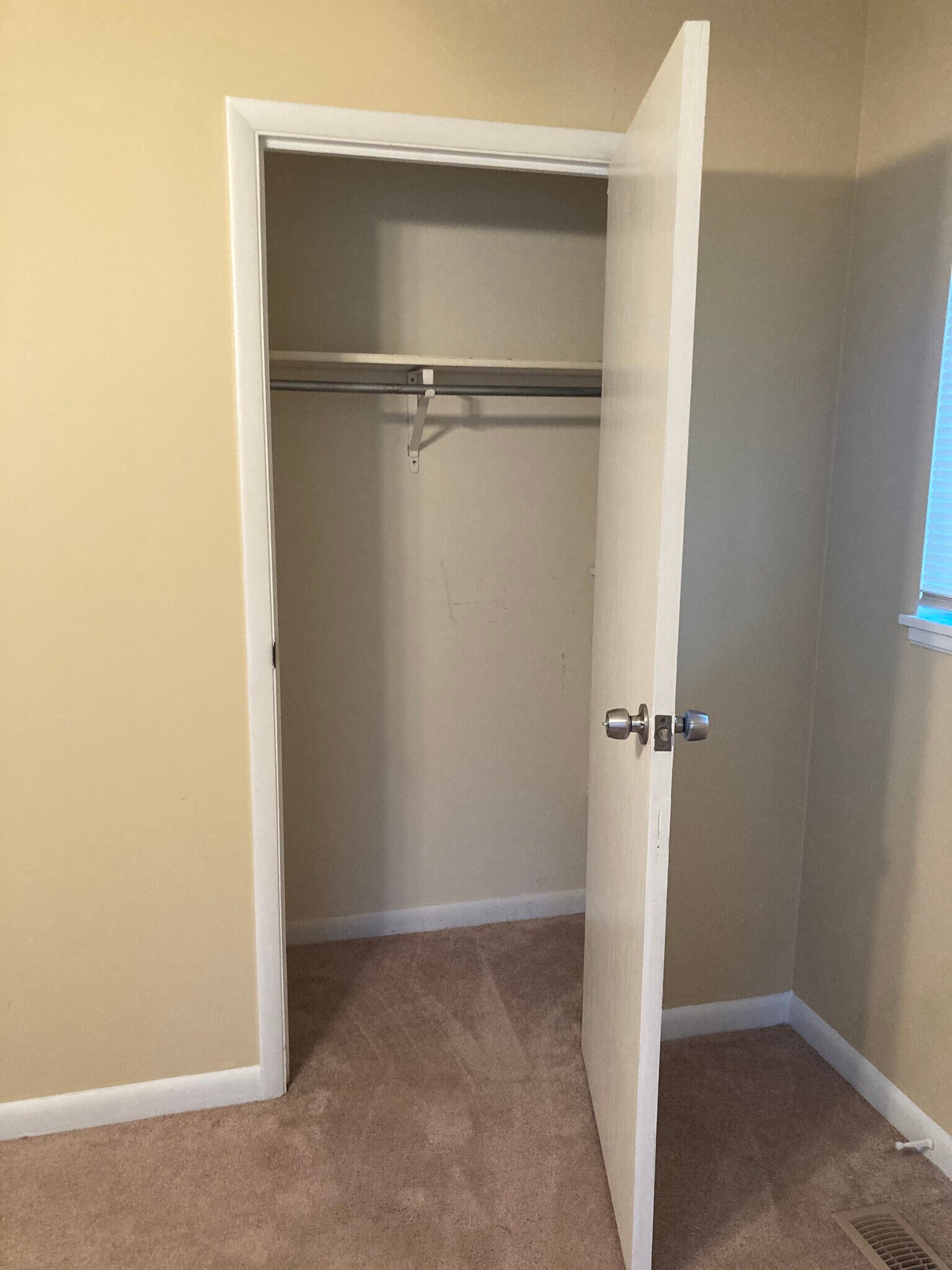 Closet Bedroom 3 - 629 Forest Lake Dr N