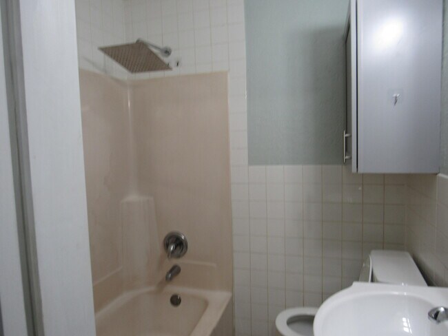 Building Photo - 4283 Cocoanut Rd