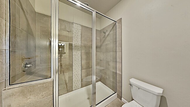 Building Photo - Very Nice 3 Bedroom 2 Bath Home in Yukon S...