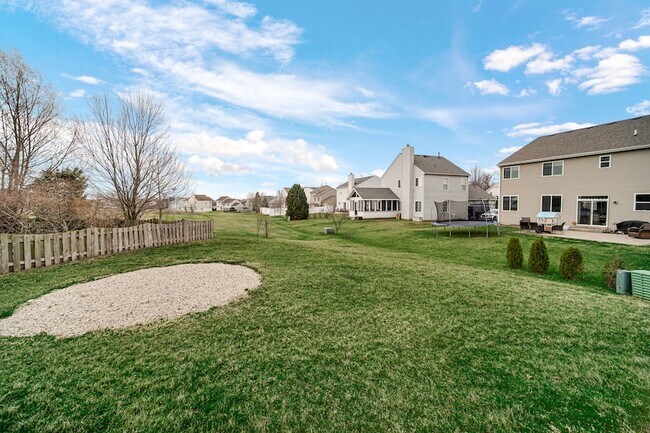 Building Photo - 2155 Greenview Dr