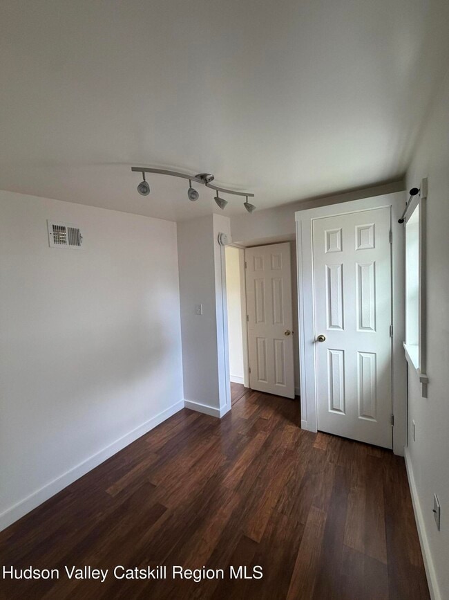 Building Photo - 48 Plattekill Dr