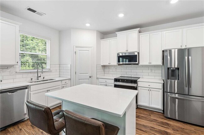 Building Photo - 430 Burgundy Terrace SE