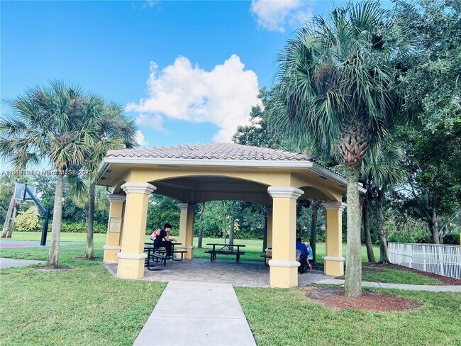 Building Photo - 4537 SW 134th Ave