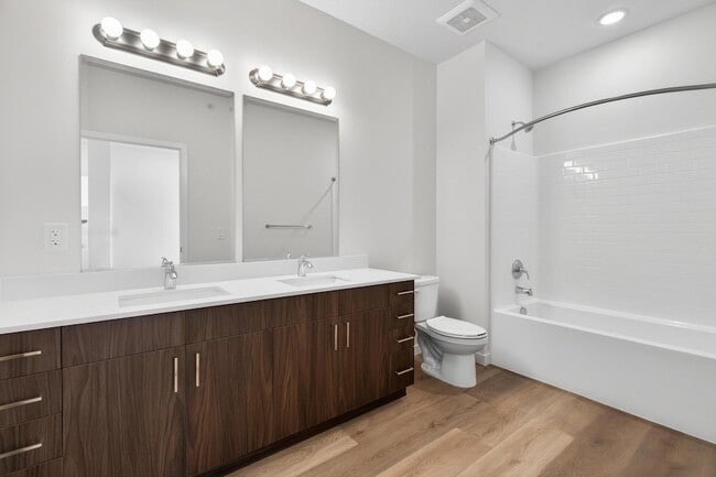 Building Photo - 983 W State St