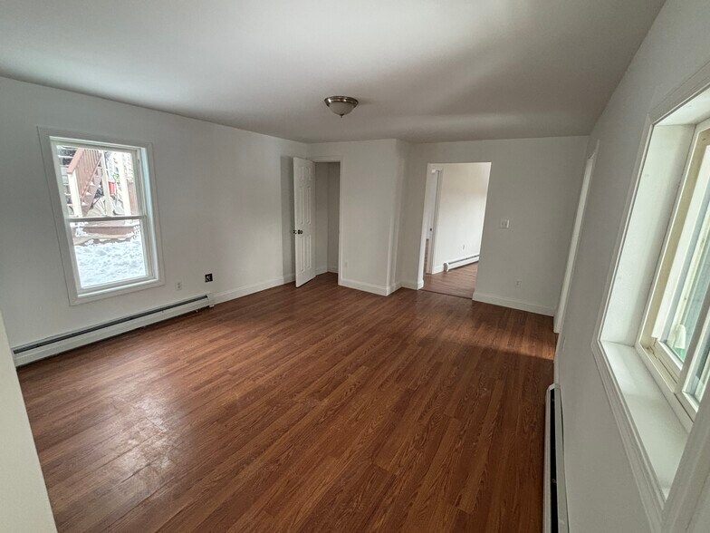 Building Photo - 10 Amero Ct