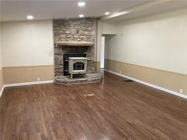 Building Photo - 99 Strawberry Ln