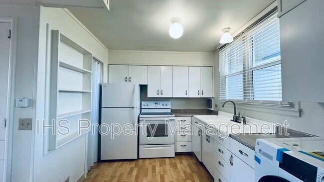 Building Photo - 1211 George Washington Way