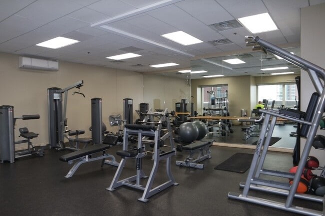 Building Photo - 512 N McClurg Ct