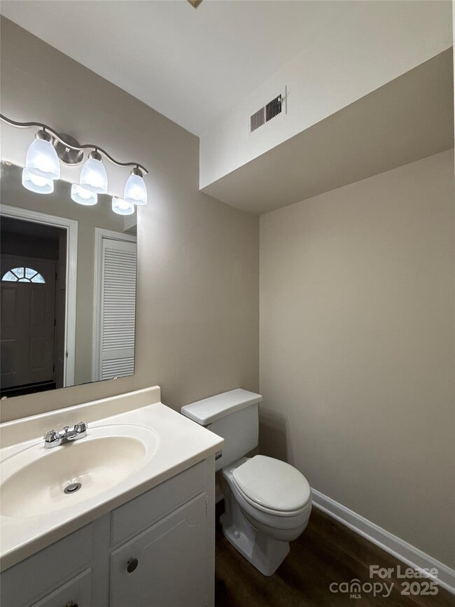 Building Photo - 1613 N Sharon Amity Rd