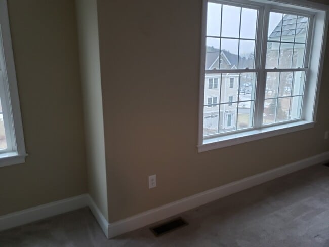 Building Photo - 10 Cardigan Ct