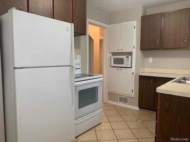 Building Photo - 557 N Harvey St