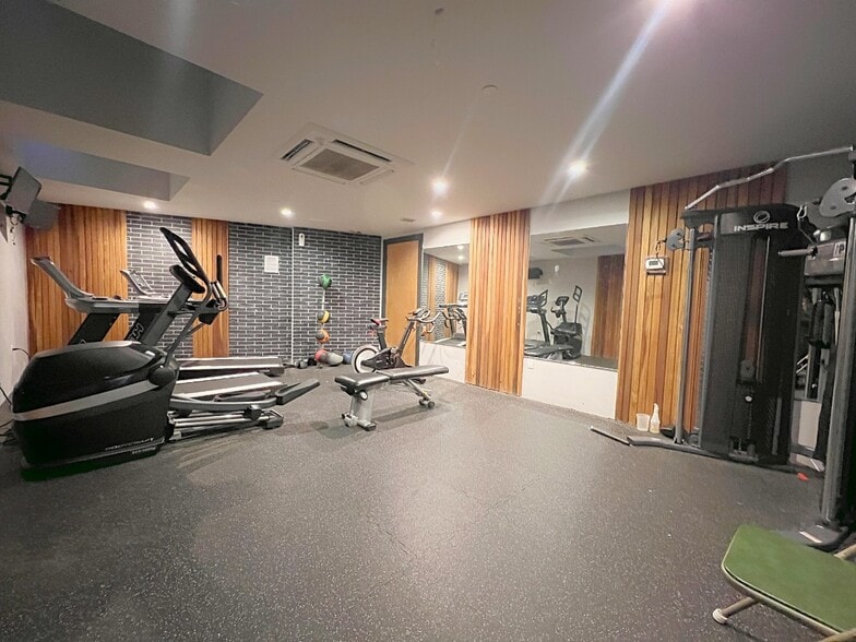 Building Photo - Myrtle Avenue