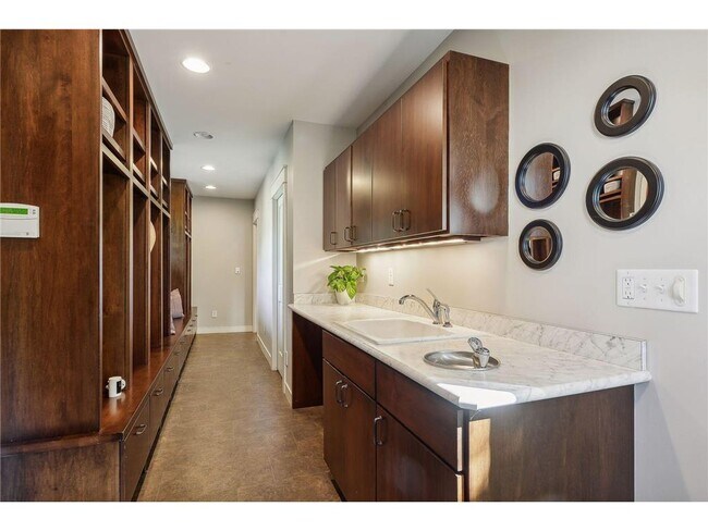 Building Photo - 4015 Wood End Dr