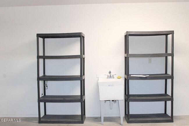 Building Photo - 221 Cloud Song E