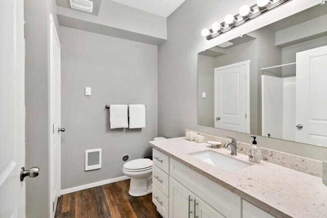 Building Photo - 624 E 32nd St