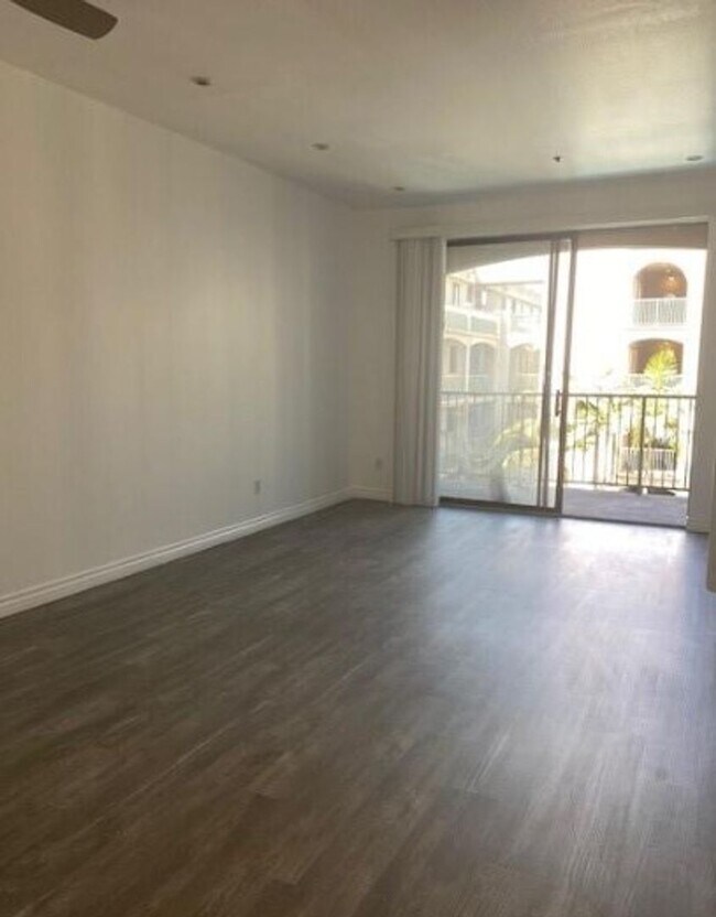 Building Photo - Step into luxury living with this exquisite 2 bedroom 2 bath 3rd floor condo at Emerald Villas